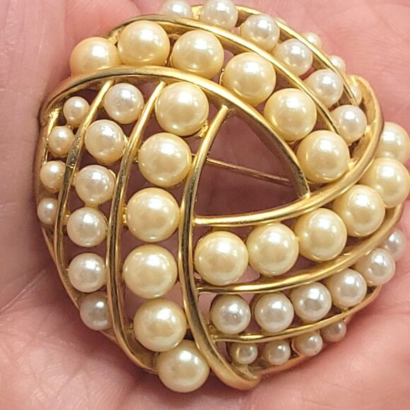 Vintage Gold-Tone Faux Pearl Swirl Brooch Pinback Elegant Design - Picture 11 of 11